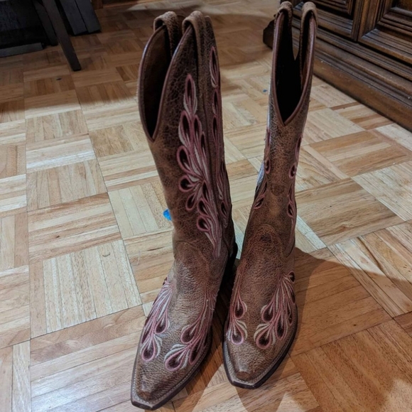 Women's Ariat boots size 7.5 - Picture 1 of 4